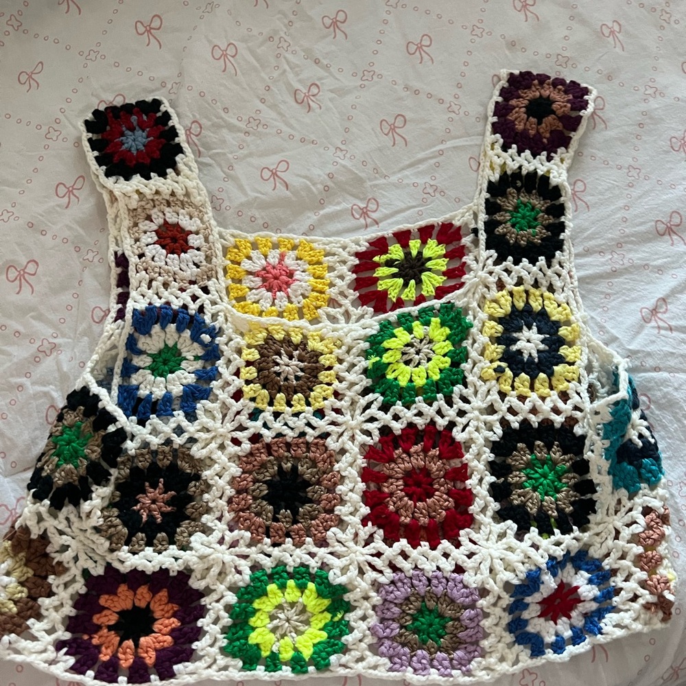 Size medium summer tops - Picture 5 of 5